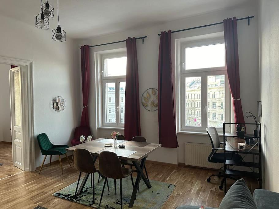Klimatisierter Wiener Altbauflair Im Zentrum Wiens Екстер'єр фото